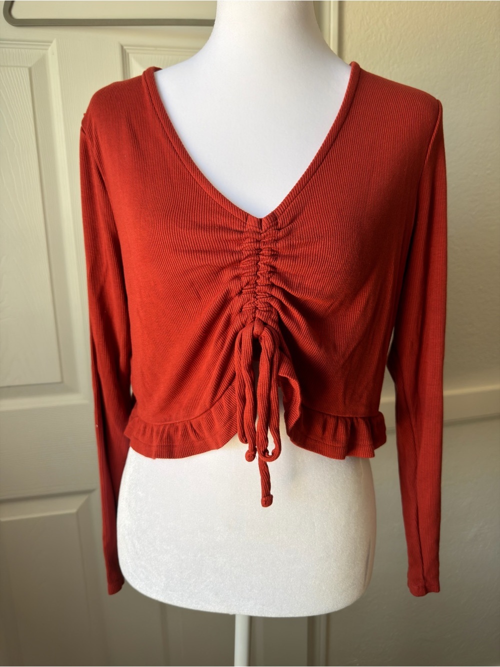 Ingrid & Isabel Isabel Maternity Ruched Crop Top Burgundy Large EUC